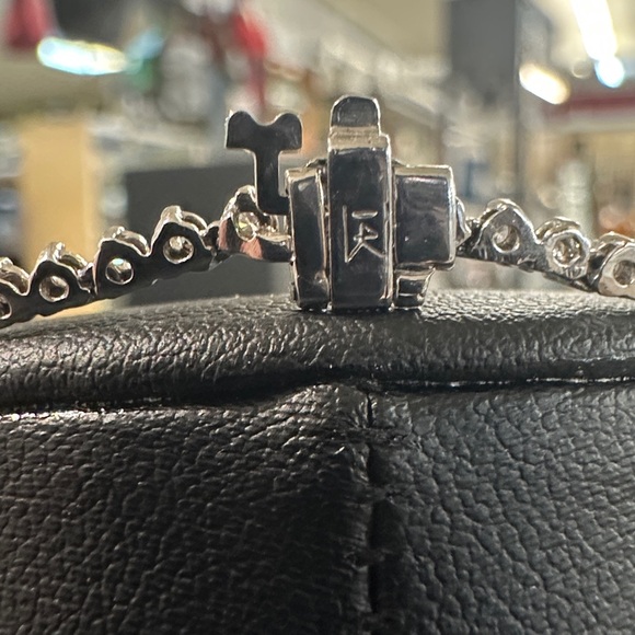 464735 - 14K white Gold Diamond Tennis Necklace estimated 6.25 tcw - Picture 3 of 4